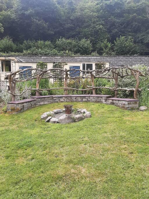Off Grid Rosie Sheperd Hut And Summerhouse Plus 1 Acre At Tanyrallt Apartment Llanybydder Ngoại thất bức ảnh